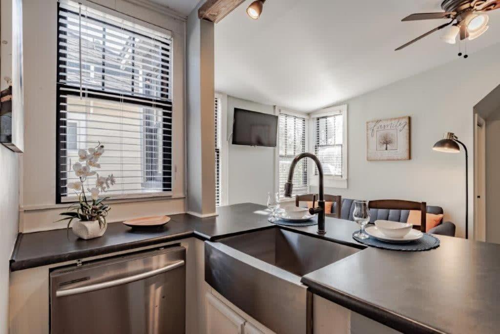 Appartamento Dauphin District Darling #4 Downtown, Dining Mobile Esterno foto